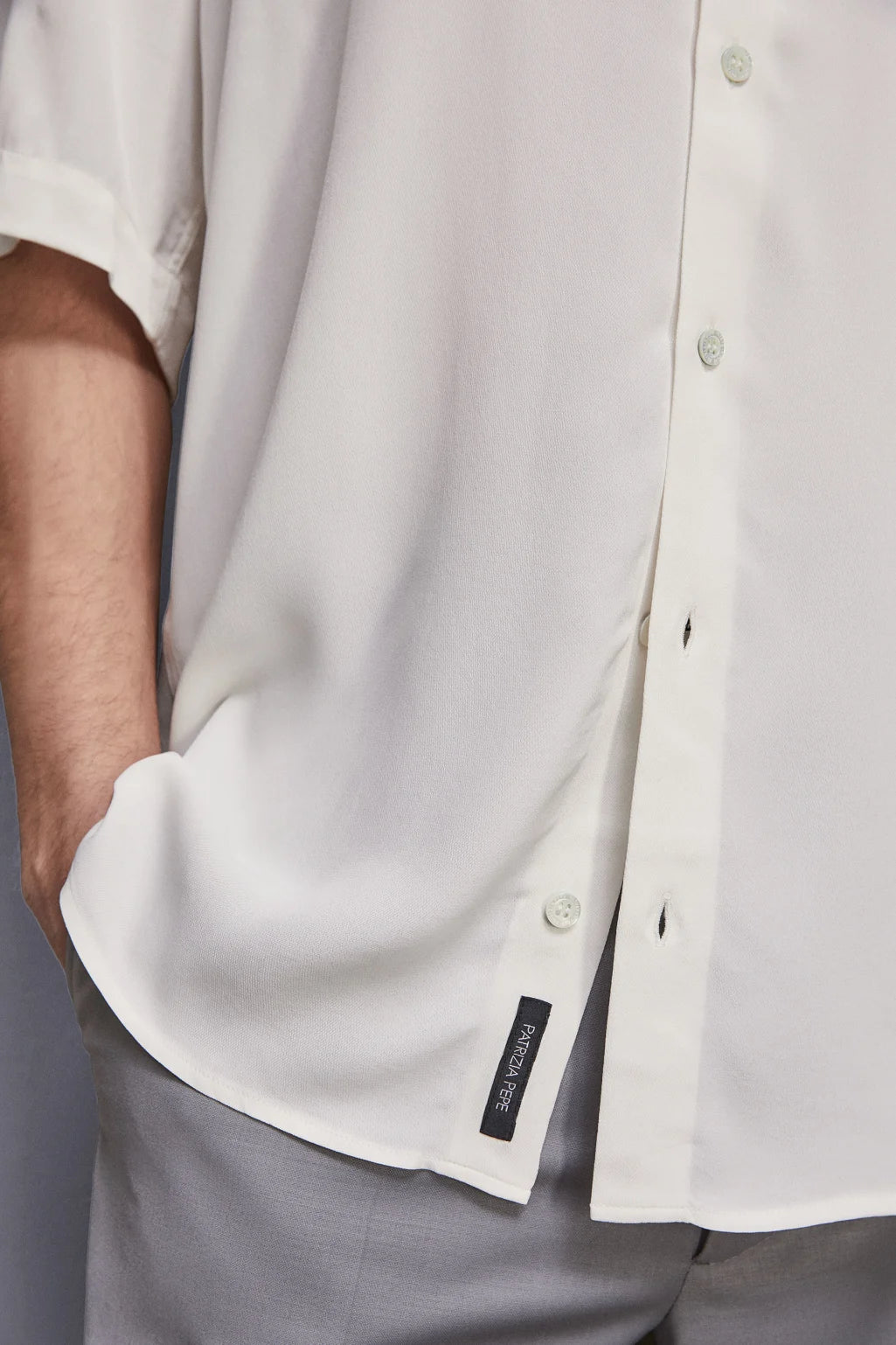 Short sleeve shirt in viscose twill in Off white