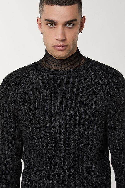 Long-sleeved ribbed sweater