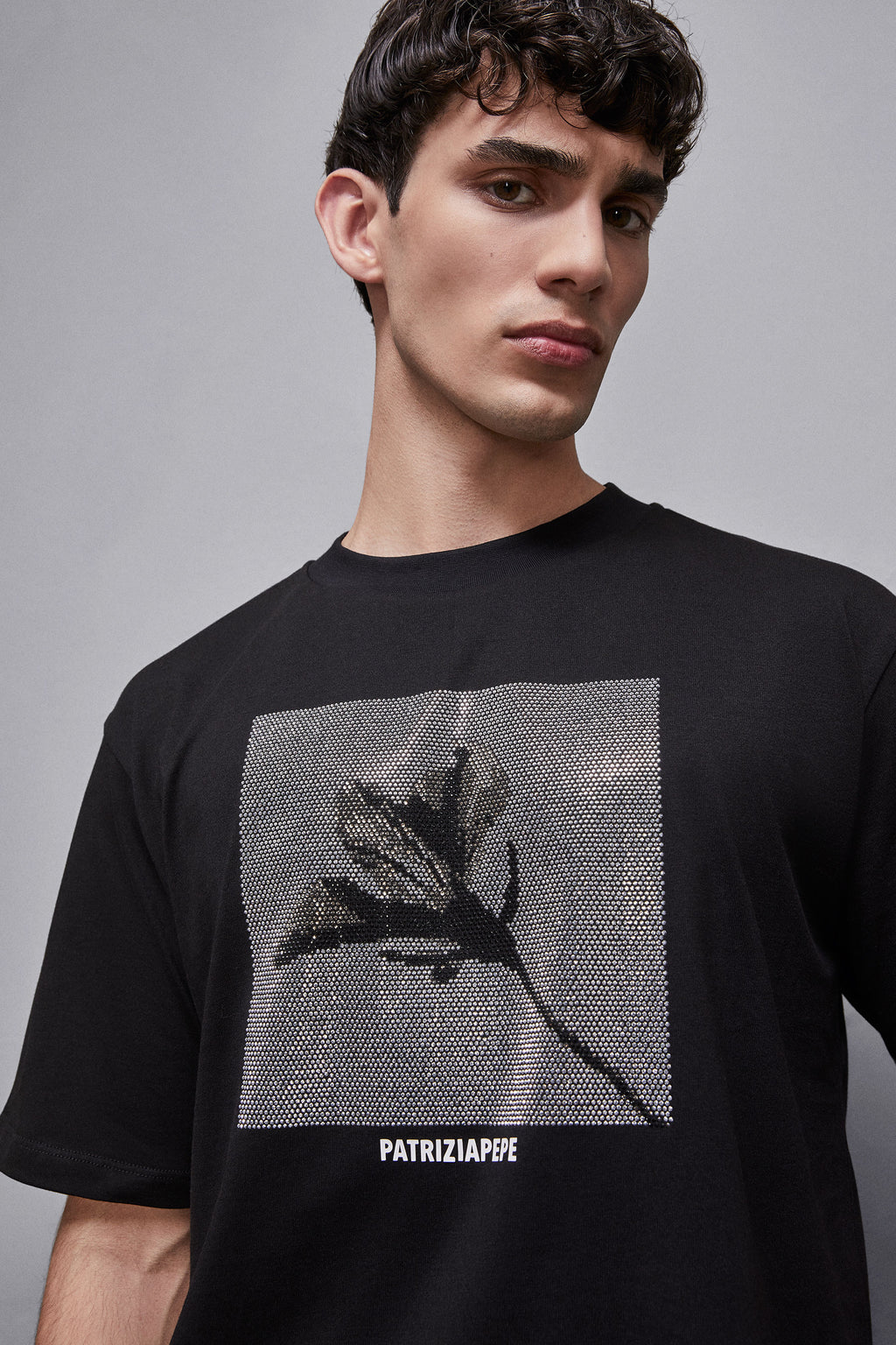 T-SHIRT Nero with studs appliqué by Patrizia Pepe
