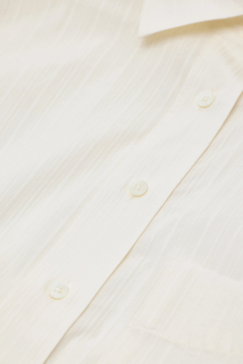 Cropped shirt made of cotton