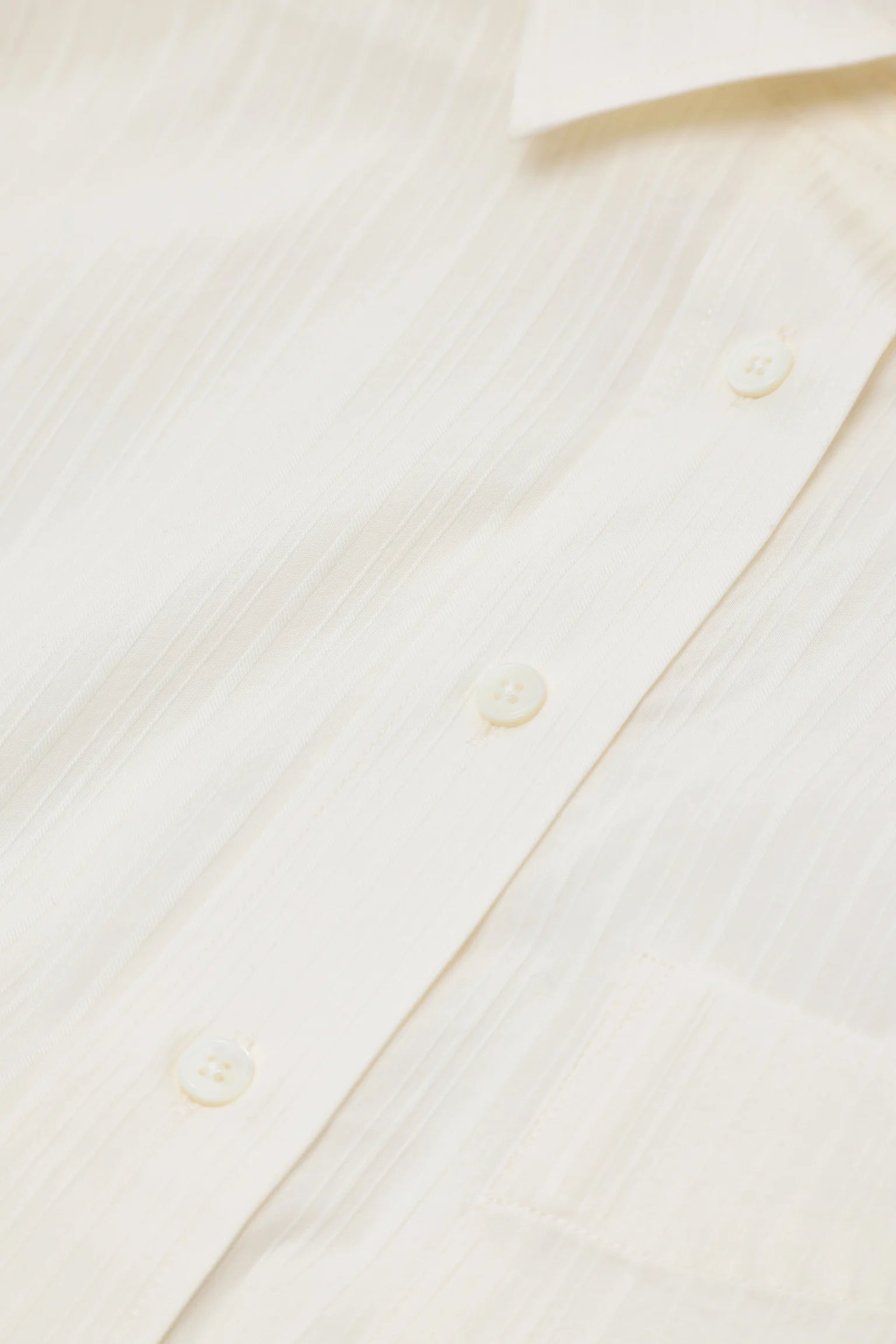 Cropped shirt made of cotton