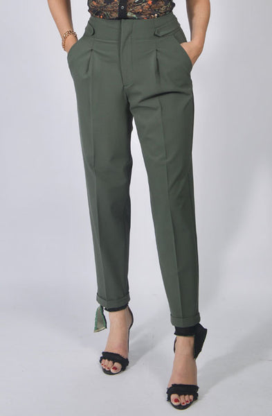 Bay New relaxed fit. High waist pants with tapered leg and cropped length. Closed in-store Affairedefemmes.net