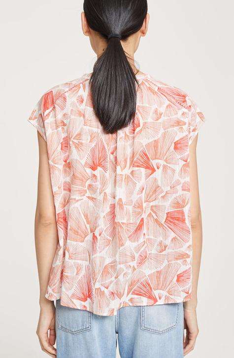 Light and fresh is all we need in summer ! and this top gives you BOTH! CLOSED Women's Top OLIVE | Local Same-day-Delivery, International Shipping & Easy Returns.| Affairedefemmes.net