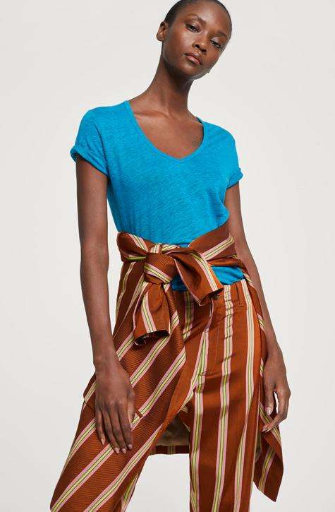 Women’s Deep Water linen top | CLOSED | Affairedefemmes.net | This top is perfect for hot summers! get the basic colors in your summer wardrobe right now and give your summer a second try !