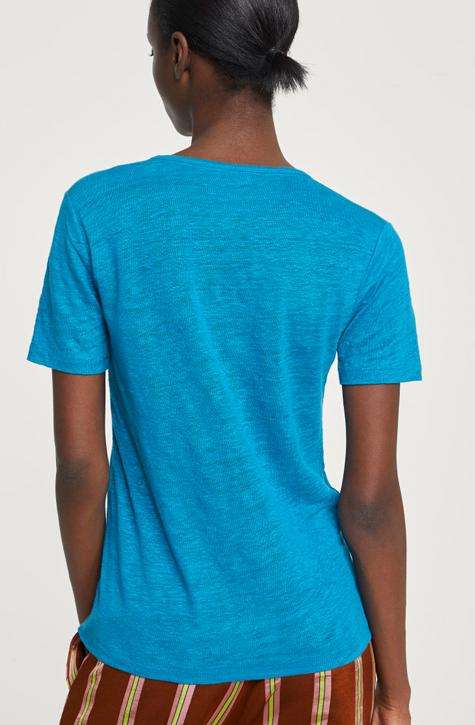 Women’s Deep Water linen top | CLOSED | Affairedefemmes.net | This top is perfect for hot summers! get the basic colors in your summer wardrobe right now and give your summer a second try !