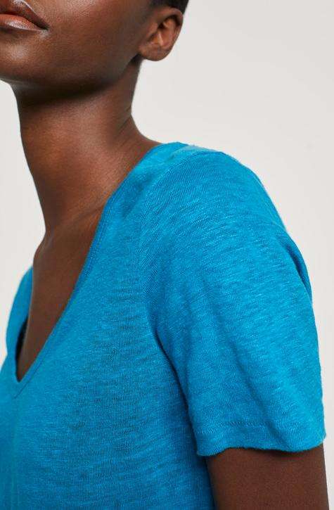 Women’s Deep Water linen top | CLOSED | Affairedefemmes.net | This top is perfect for hot summers! get the basic colors in your summer wardrobe right now and give your summer a second try !