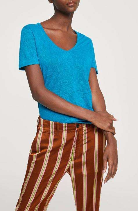 Women’s Deep Water linen top | CLOSED | Affairedefemmes.net | This top is perfect for hot summers! get the basic colors in your summer wardrobe right now and give your summer a second try !