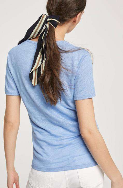 Women’s Oxford Blue linen top | CLOSED | Affairedefemmes.net | This top is perfect for hot summers! get the basic colors in your summer wardrobe right now and give your summer a second try !