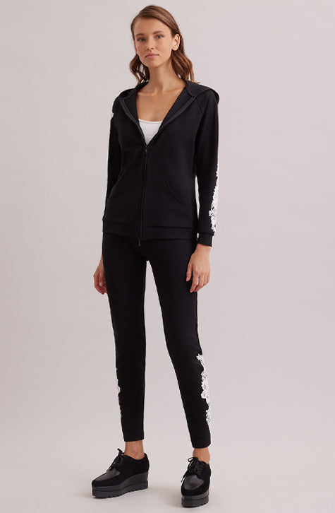 The LUCILE Milano knit legging is a stylish update on the classic leggings, with a hidden side zipper and white lace detail. Both the fabric and the design make this piece feel luxurious. Pair it with the matching jacket, PAMPHLET, or choose your own style pairing.