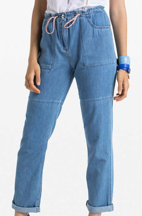 Light blue slim fit Jeans with drawstring belt waist. Patrizia Pepe available at our digital boutique Affairedefemmes.net