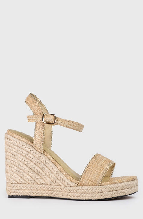 The ONECA sandal is a wedge platform and heel in jute, enhanced with a delicate flower detail along the toe straps. An ankle strap completes the look of this ultra-chic sandal. 