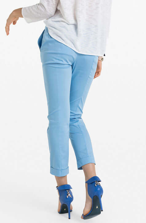 Women’s light Blue Pant with functional Pockets. Patrizia Pepe available at our digital boutique Affairedefemmes.net 
