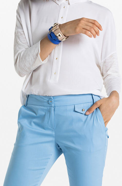 Women’s light Blue Pant with functional Pockets. Patrizia Pepe available at our digital boutique Affairedefemmes.net 
